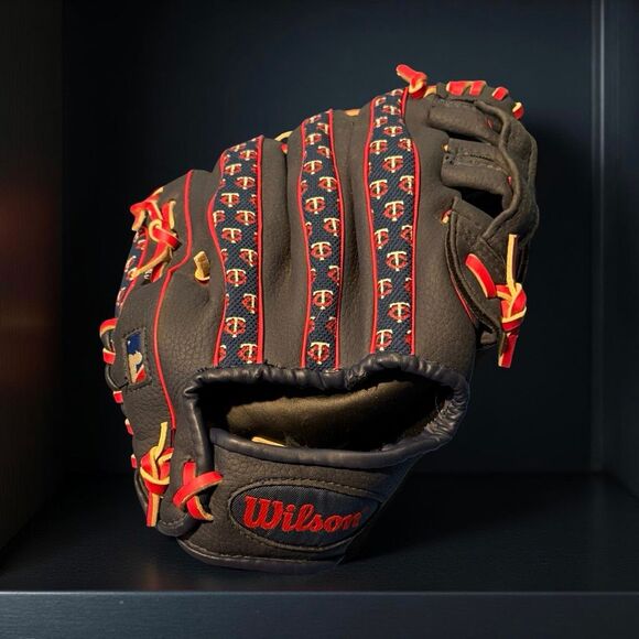 80s Wilson Vintage Minnesota Twins T Ball Glove Sold by KMART - Picture 5 of 7
